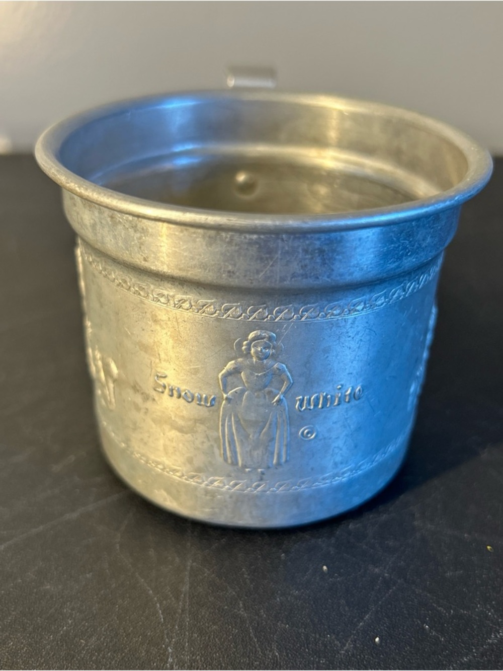 VINTAGE ANTIQUE DISNEY ALUMINUM SNOW WHITE CUP